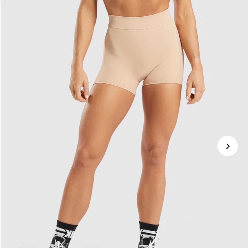 Gymshark X KK fit shorts, color Warm Buff, Size small